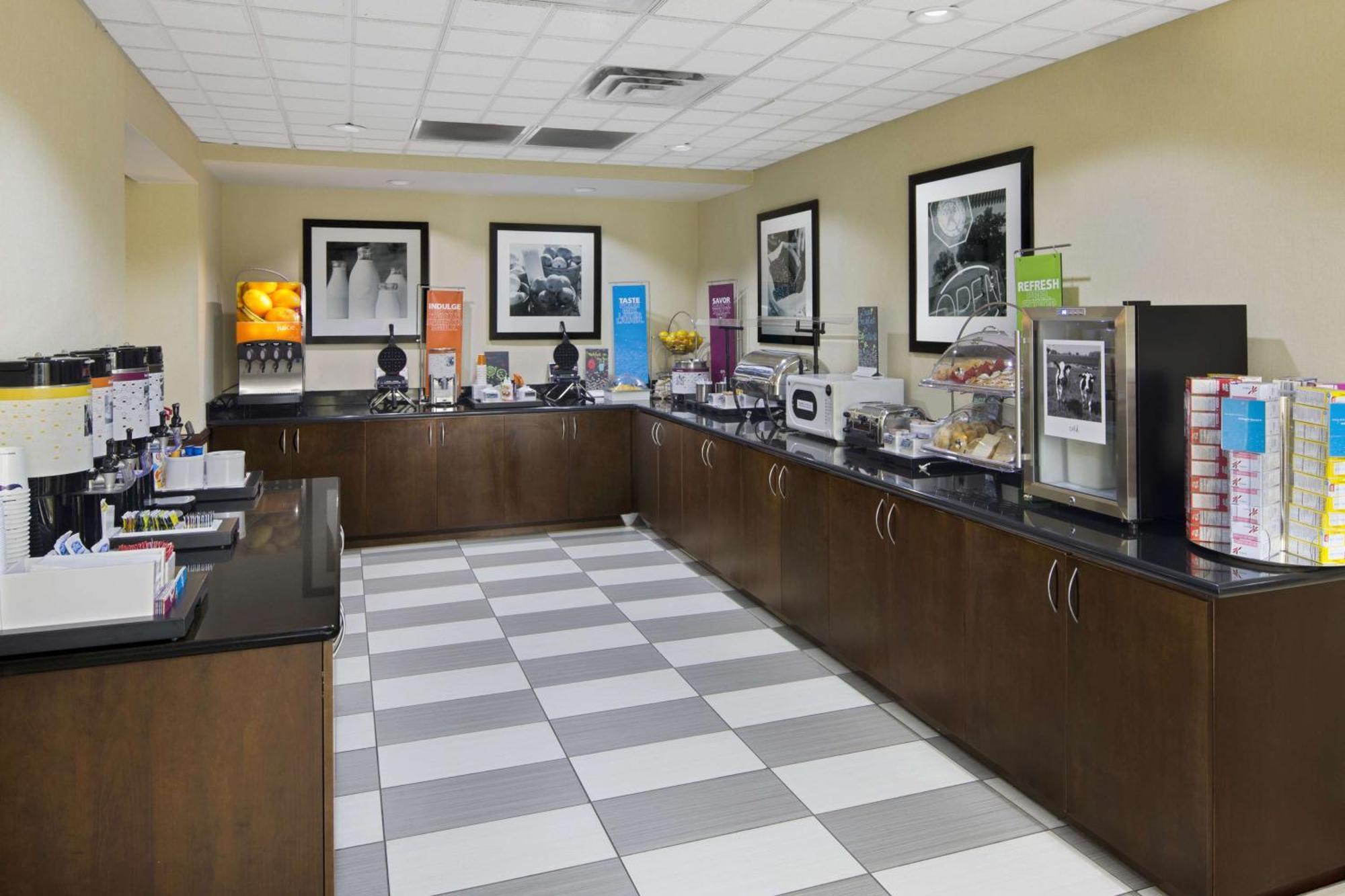 Hampton Inn Hinesville Bagian luar foto