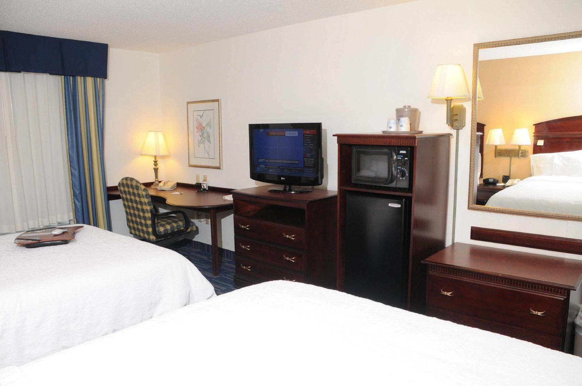 Hampton Inn Hinesville Bagian luar foto