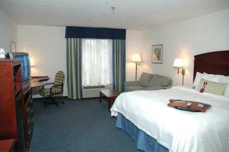 Hampton Inn Hinesville Bagian luar foto
