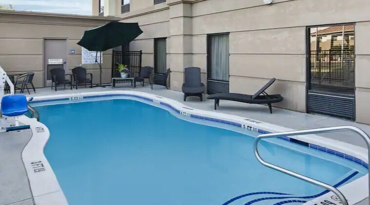 Hampton Inn Hinesville Bagian luar foto